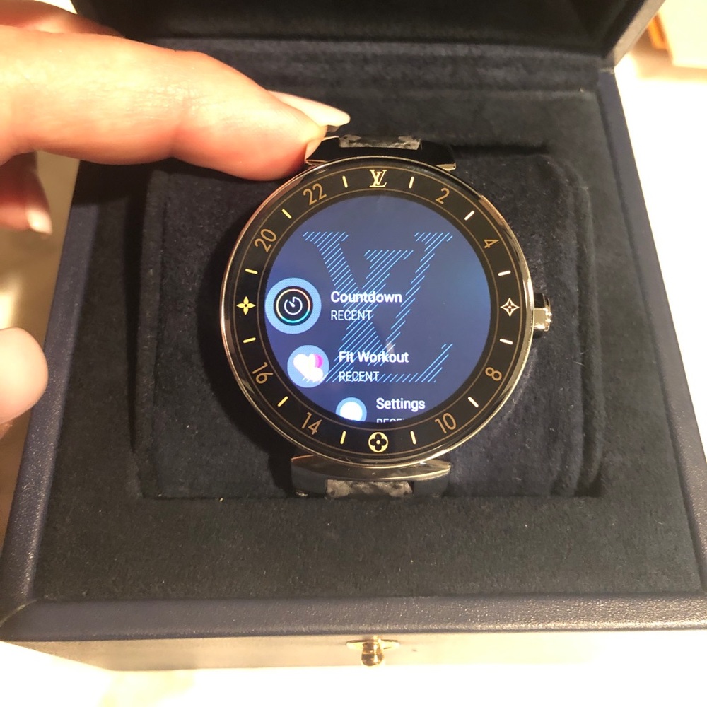 LOUIS VUITTON SMARTWATCH